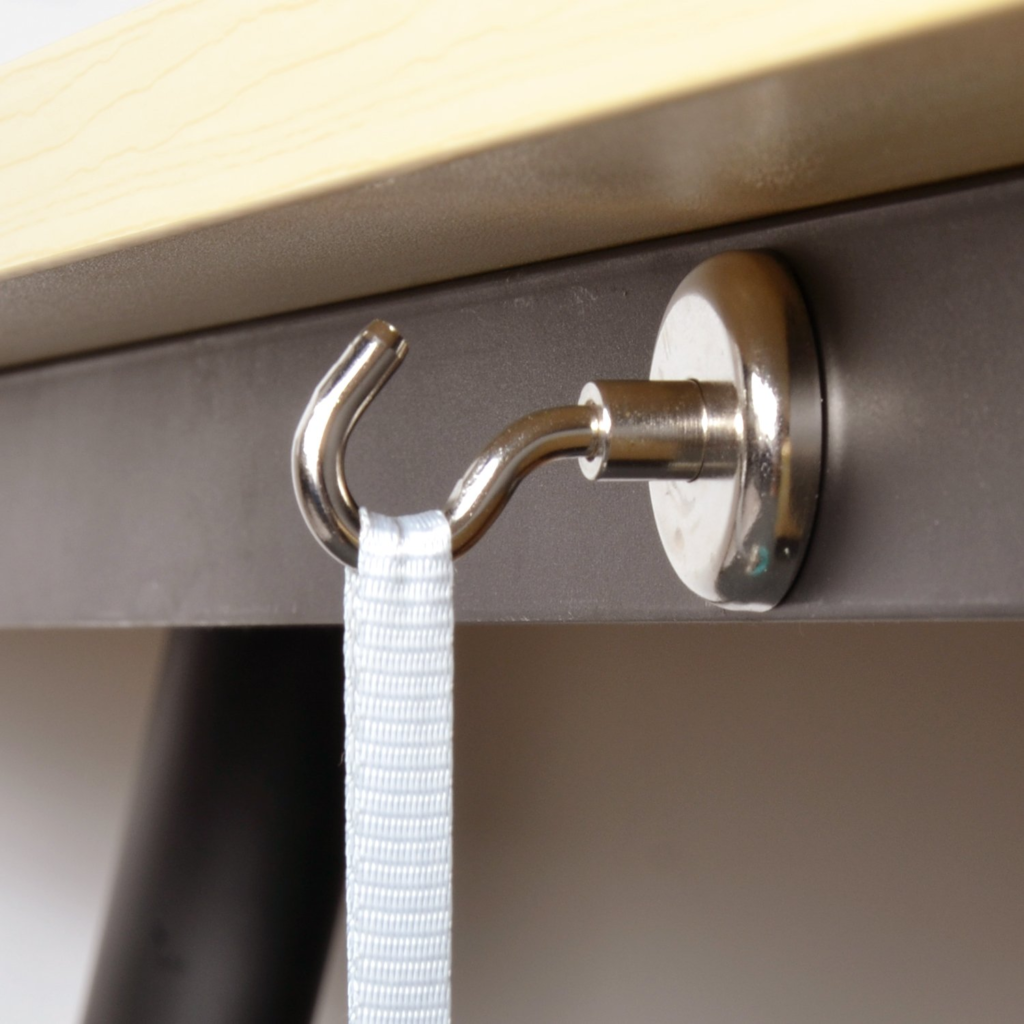 Magnetic hooks
